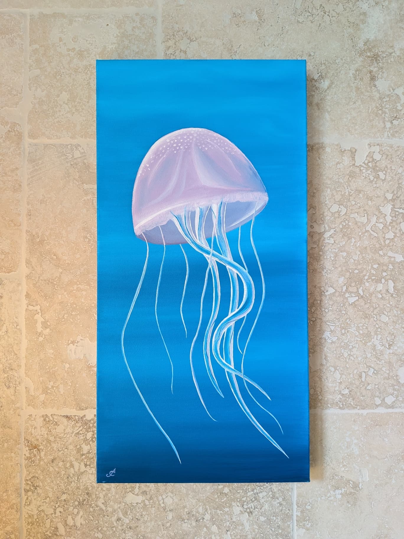 Ondulation sur un dégradé de bleu.